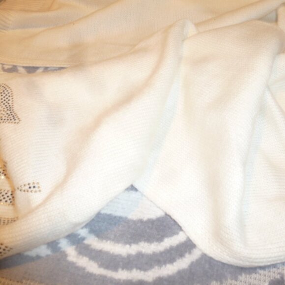 Juicy Couture White Knitted Scarf – Super Soft with Embellished “Juicy” Wording - Picture 8 of 8